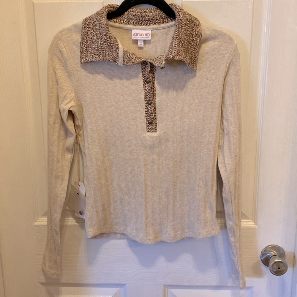 Buckle women’s top SZ Medium Shyanne long sleeve t shirt crochet collar western